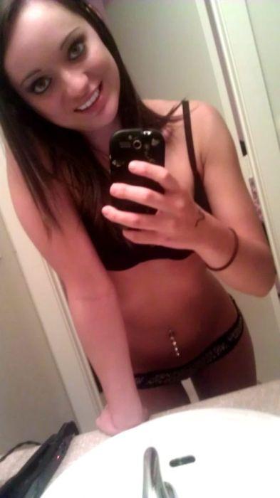 Горячие пятничные девушки (50 фото)