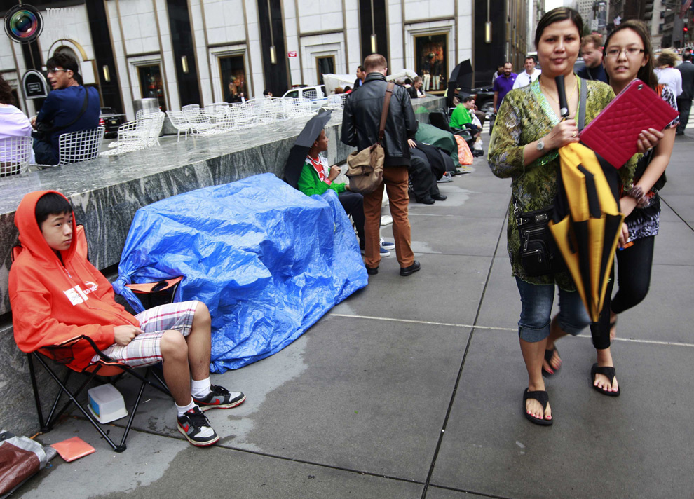 Сегодня открылись продажи iPhone5 (37 фото)