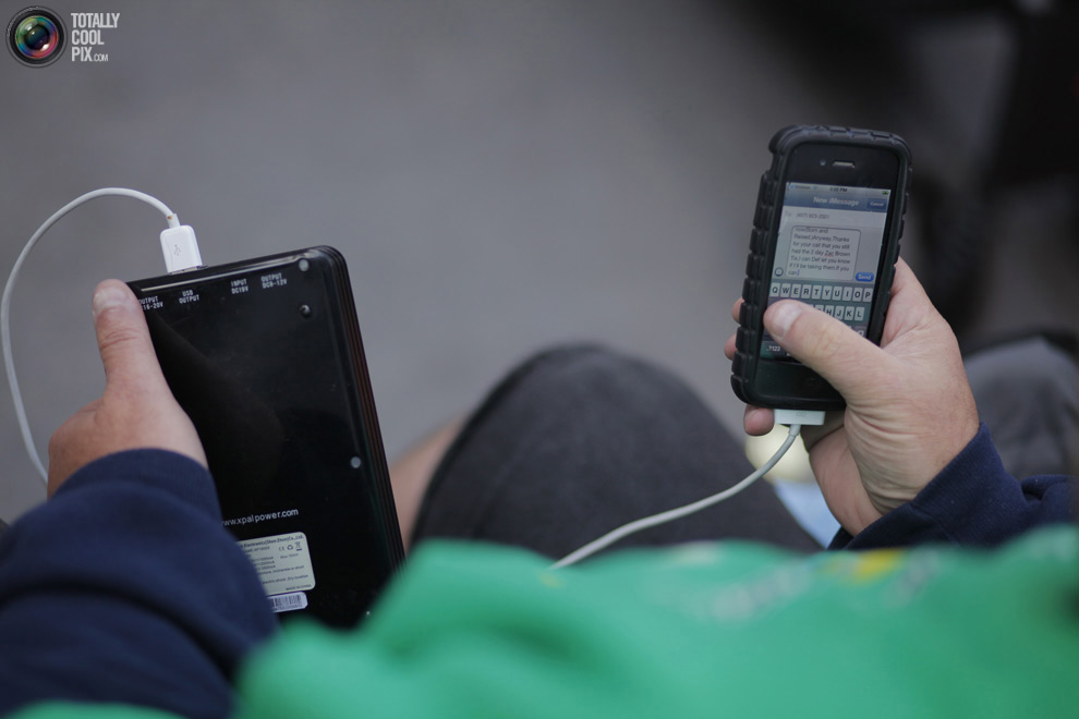 Сегодня открылись продажи iPhone5 (37 фото)