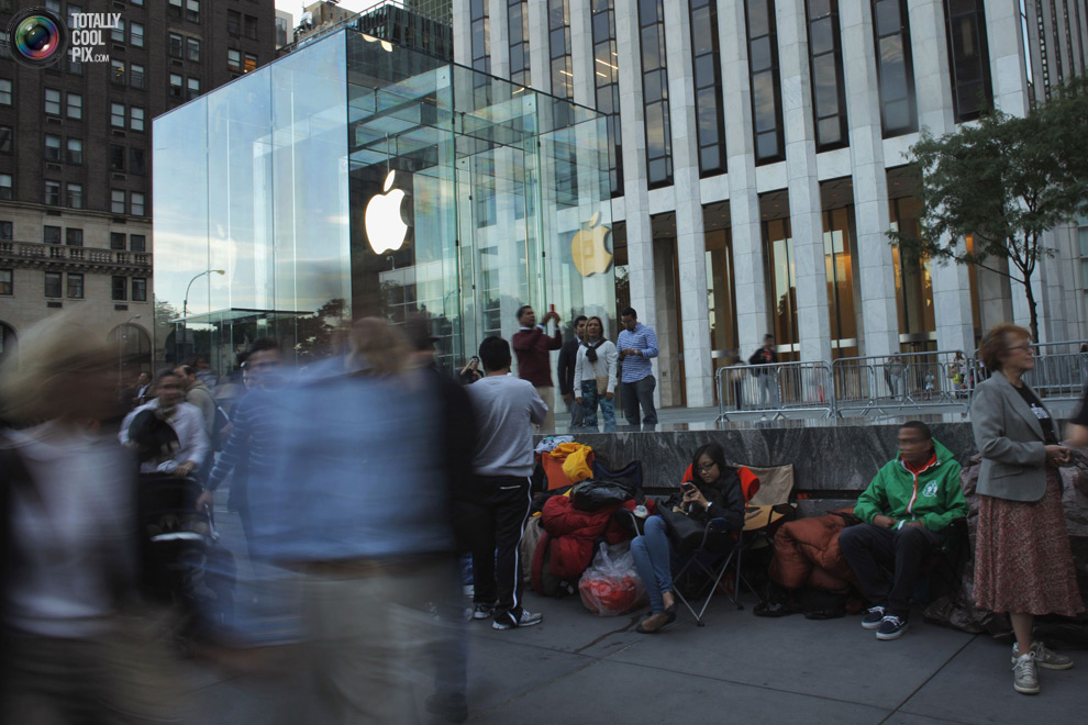 Сегодня открылись продажи iPhone5 (37 фото)