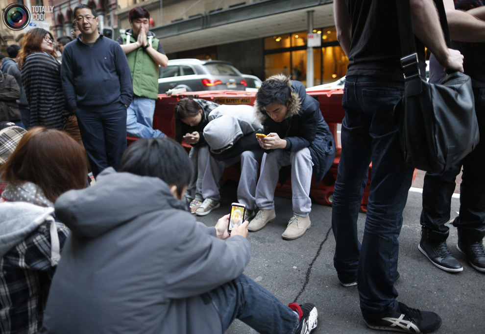 Сегодня открылись продажи iPhone5 (37 фото)