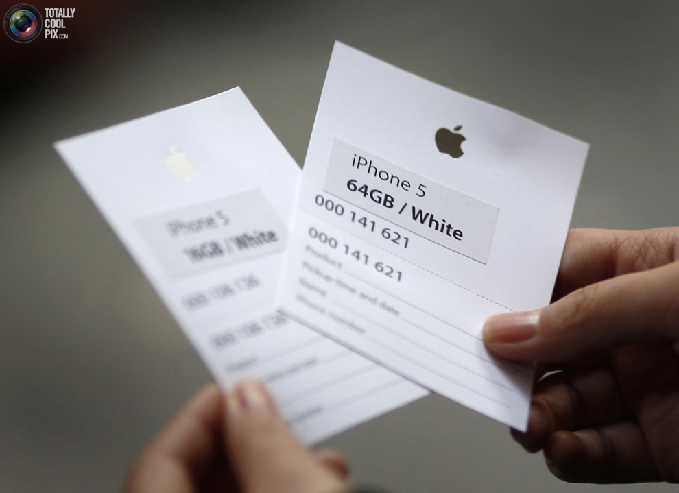 Сегодня открылись продажи iPhone5 (37 фото)