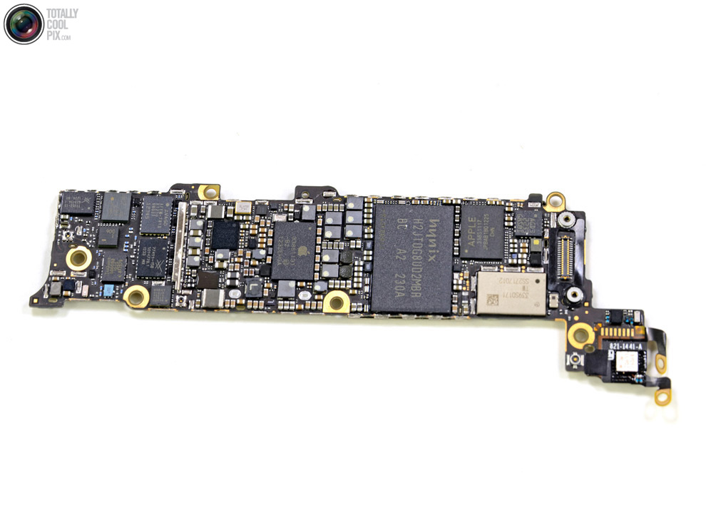 Сегодня открылись продажи iPhone5 (37 фото)