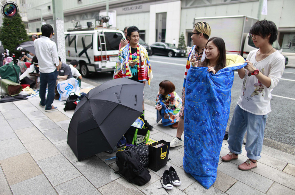 Сегодня открылись продажи iPhone5 (37 фото)