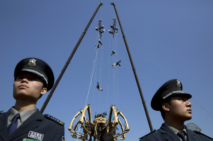 Огнедышащий дракон-лошадь посетил Пекин Огнедышащий дракон-лошадь посетил Пекин