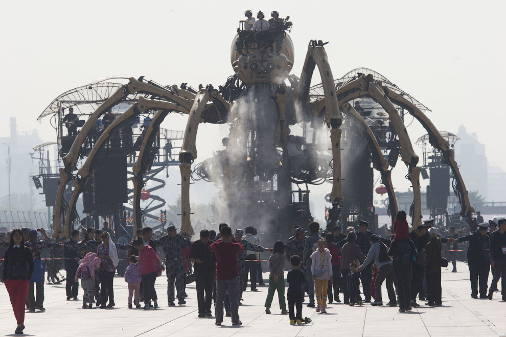 Огнедышащий дракон-лошадь посетил Пекин Огнедышащий дракон-лошадь посетил Пекин