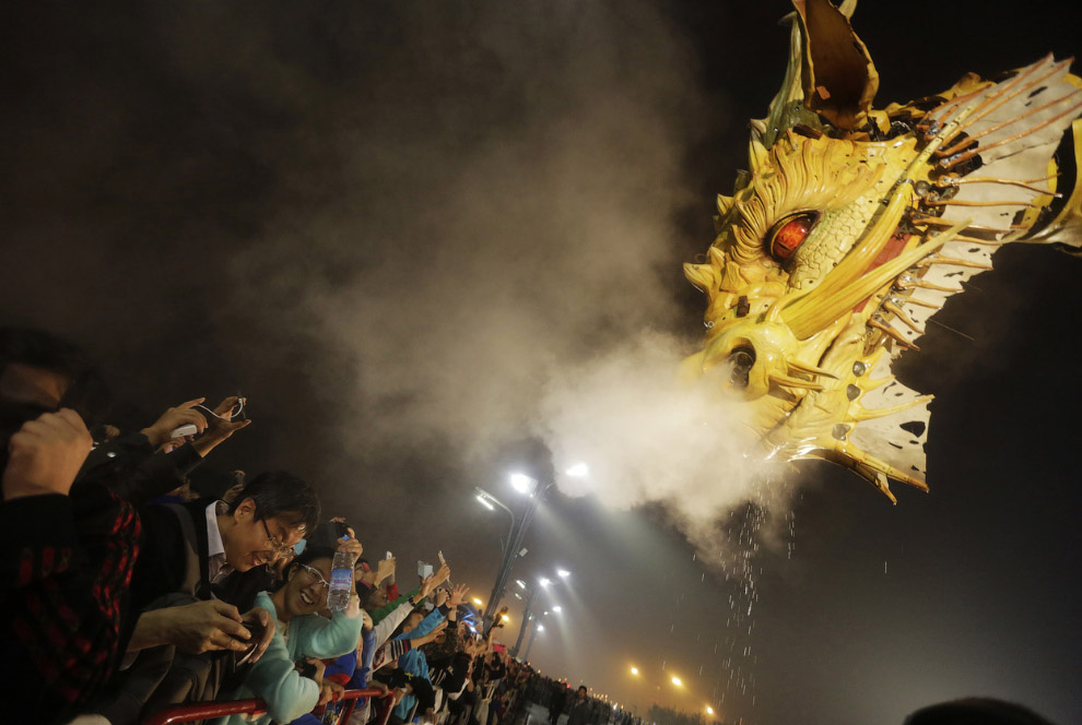 Огнедышащий дракон-лошадь посетил Пекин Огнедышащий дракон-лошадь посетил Пекин