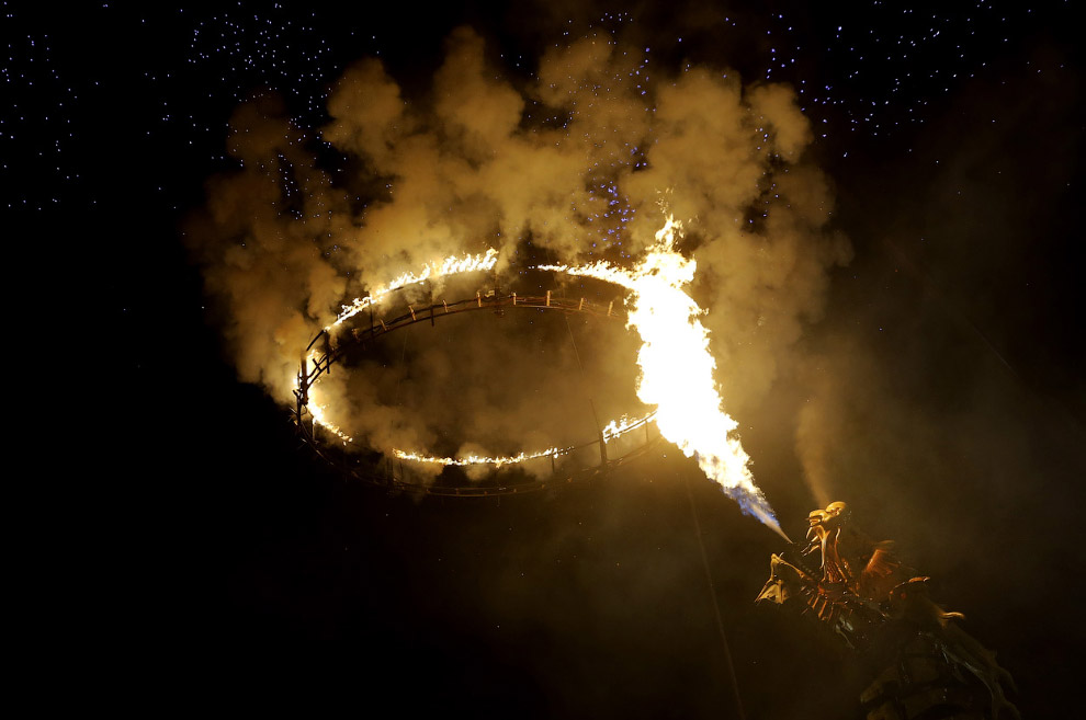 Огнедышащий дракон-лошадь посетил Пекин Огнедышащий дракон-лошадь посетил Пекин