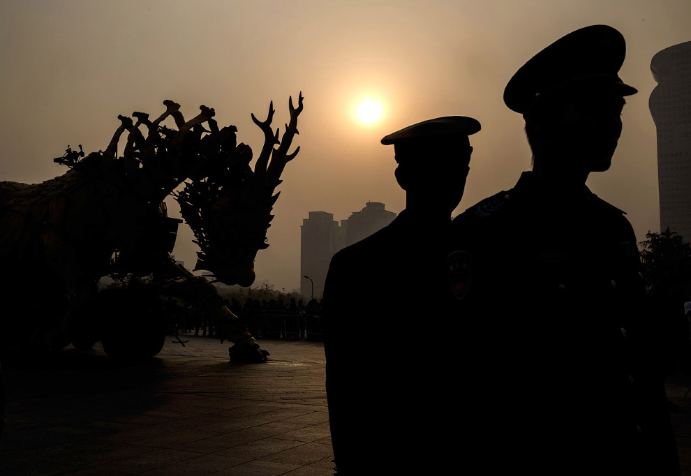 Огнедышащий дракон-лошадь посетил Пекин Огнедышащий дракон-лошадь посетил Пекин