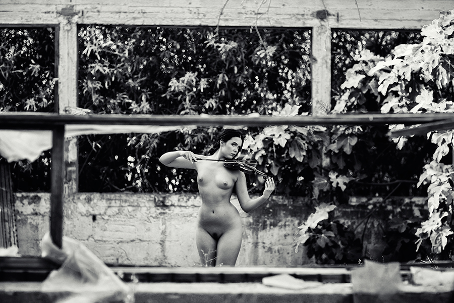 Обнаженные девушки на снимках Александра Толчинского