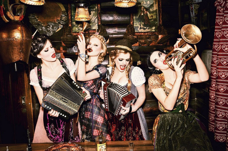 Диони Табберс и другие в откровенной фотосессии