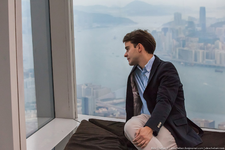 Самый высотный в мире бар