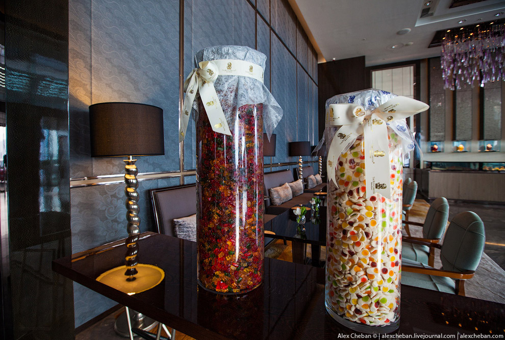 Самый высотный в мире бар