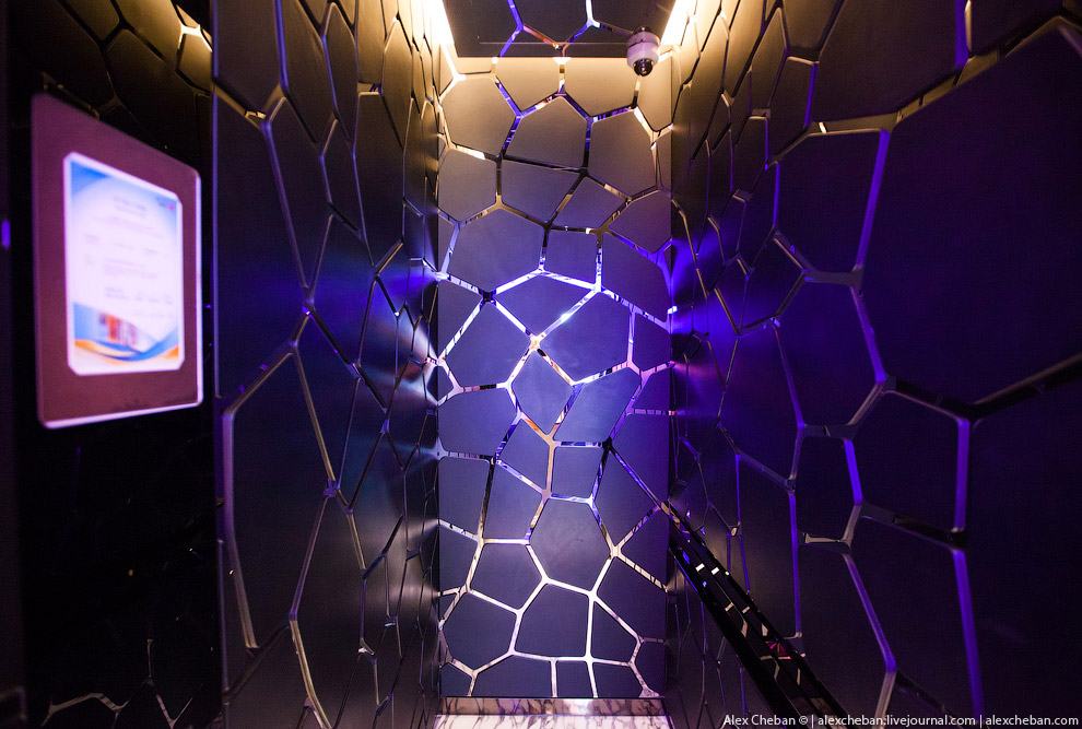 Самый высотный в мире бар