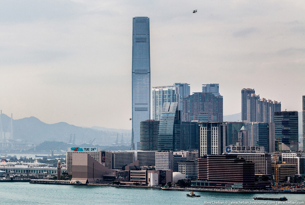 Самый высотный в мире бар