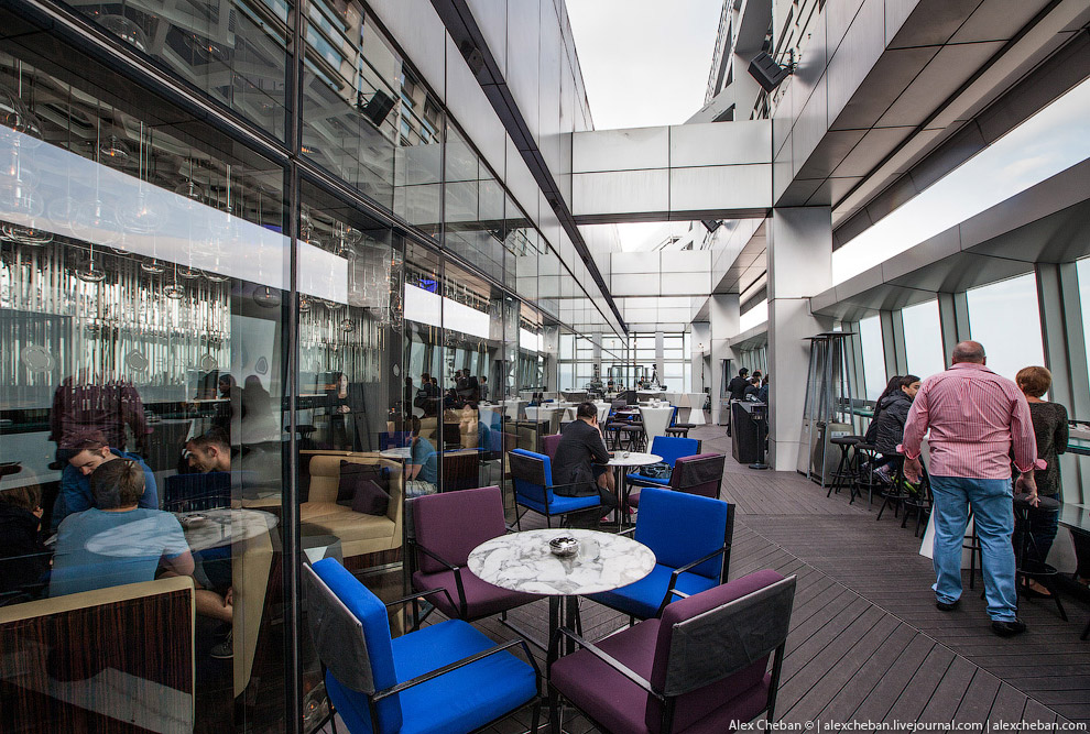 Самый высотный в мире бар