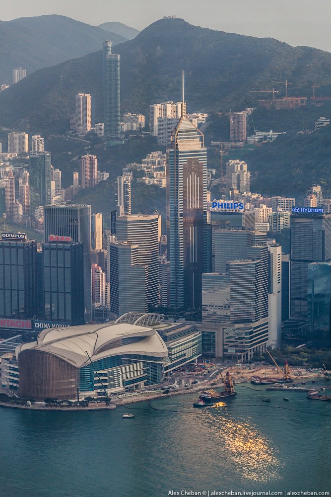 Самый высотный в мире бар