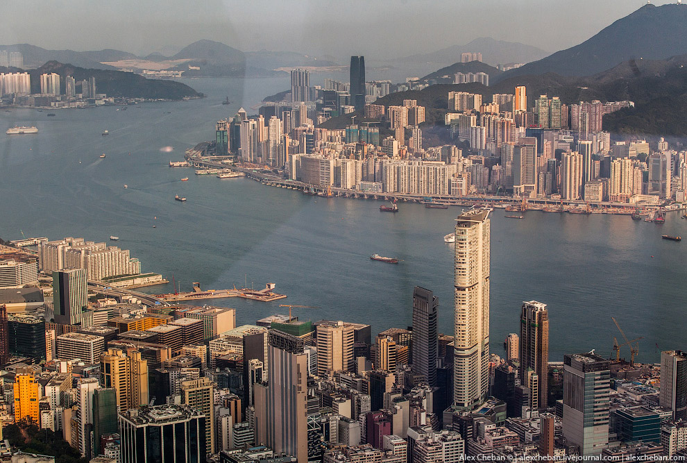 Самый высотный в мире бар