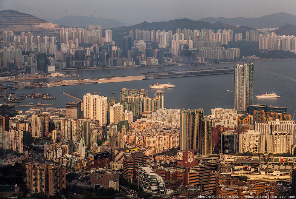 Самый высотный в мире бар