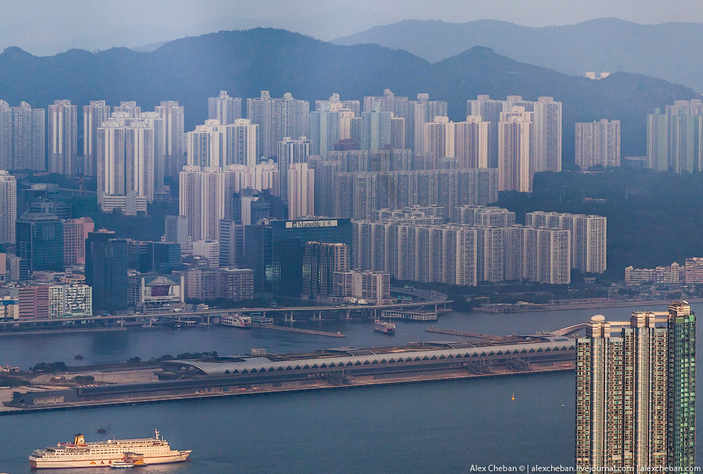 Самый высотный в мире бар