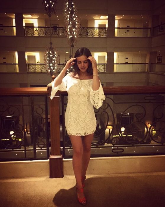 Красивые девушки в коротких платьях