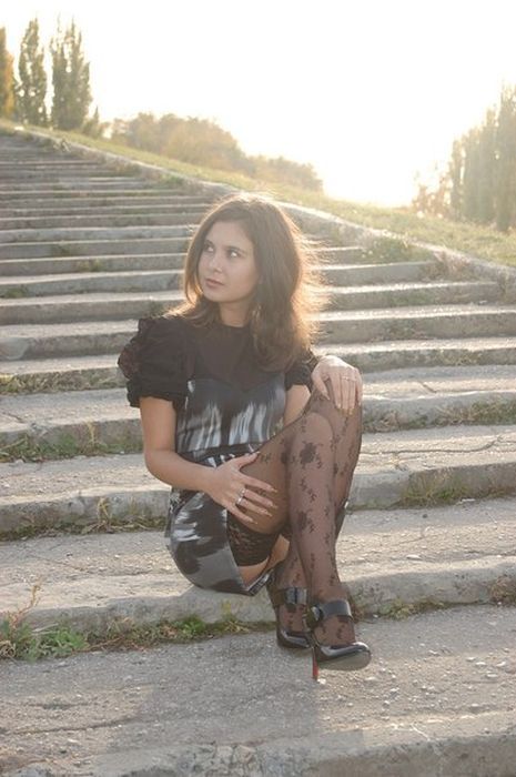 Красивые девушки в коротких платьях