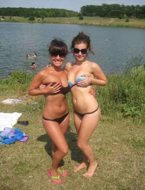 Милые пользовательницы социальных сетей