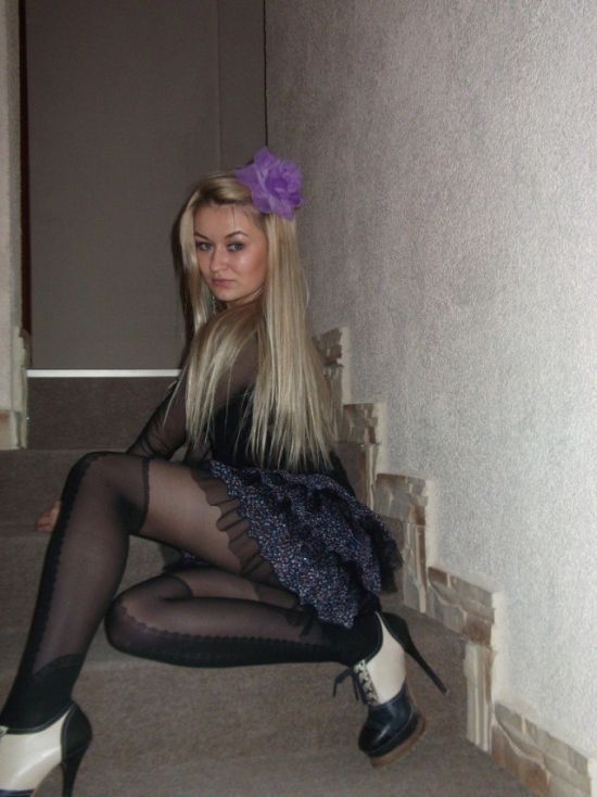 Милые пользовательницы социальных сетей