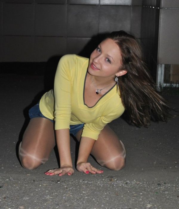 Милые пользовательницы социальных сетей