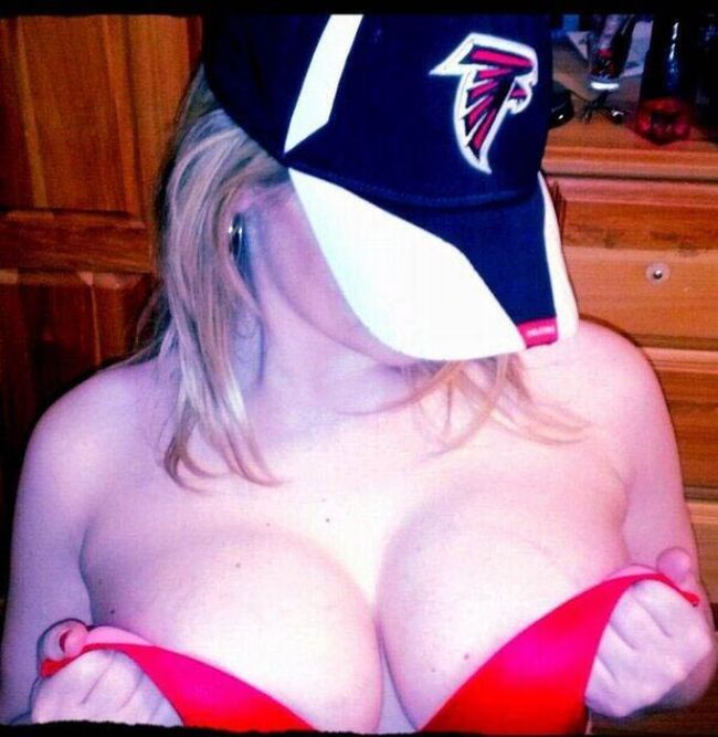 Грудастые фанатки американского футбола (93 фото)