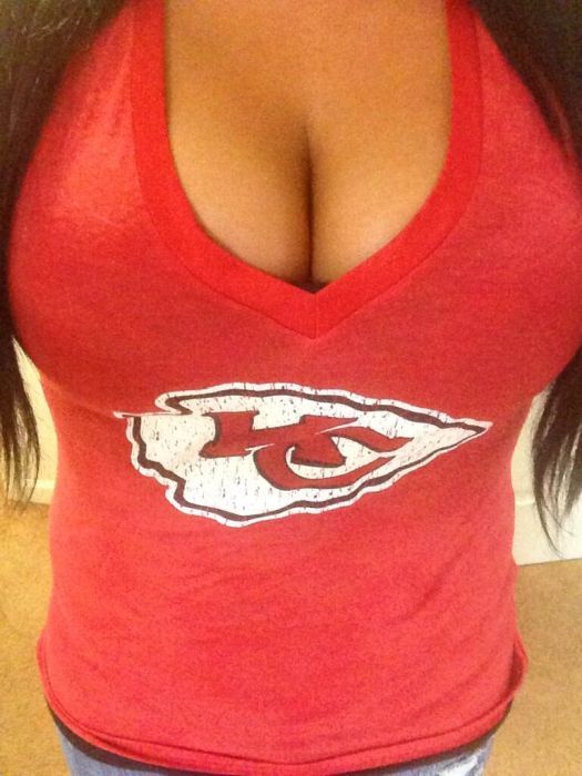 Грудастые фанатки американского футбола (93 фото)