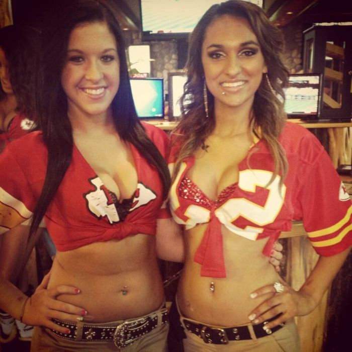 Грудастые фанатки американского футбола (93 фото)