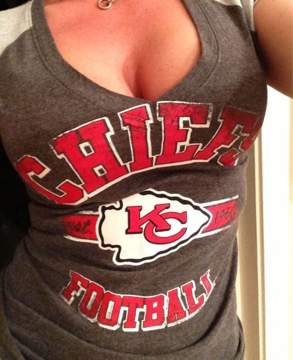 Грудастые фанатки американского футбола (93 фото)