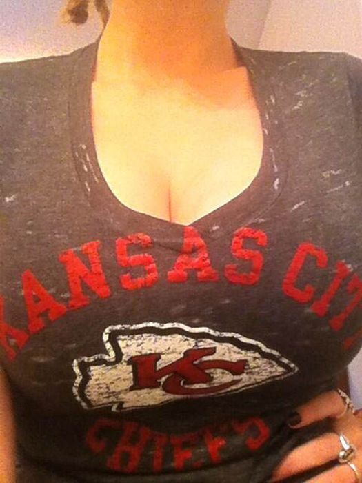 Грудастые фанатки американского футбола (93 фото)