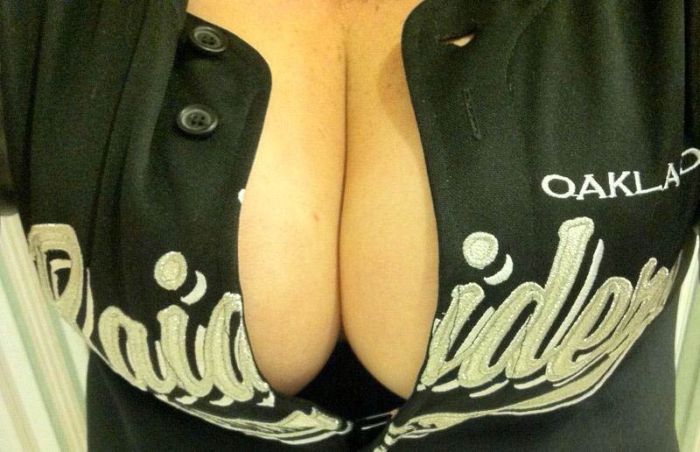 Грудастые фанатки американского футбола (93 фото)