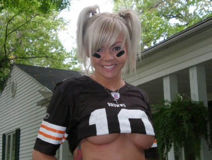 Грудастые фанатки американского футбола (93 фото)