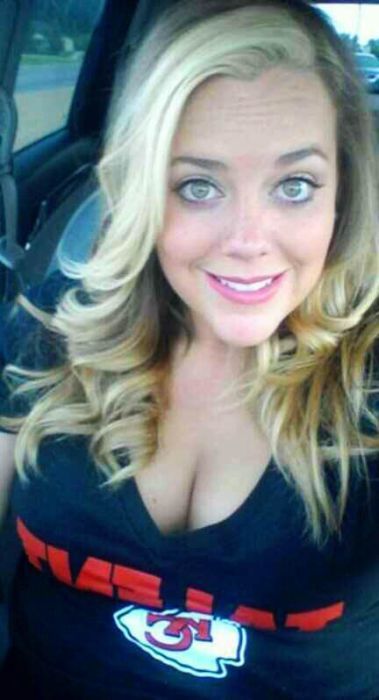 Грудастые фанатки американского футбола (93 фото)