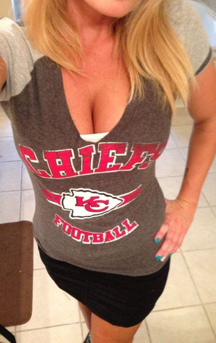 Грудастые фанатки американского футбола (93 фото)