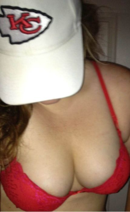 Грудастые фанатки американского футбола (93 фото)