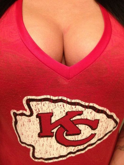 Грудастые фанатки американского футбола (93 фото)