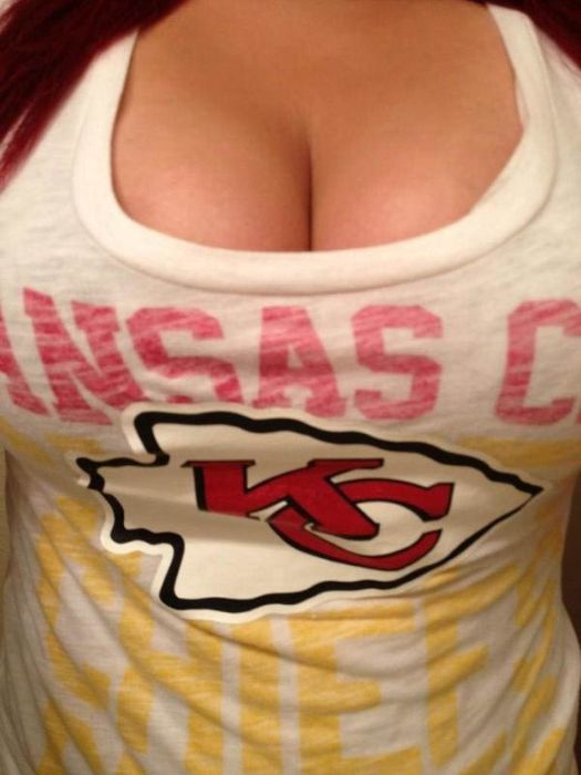 Грудастые фанатки американского футбола (93 фото)