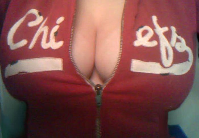 Грудастые фанатки американского футбола (93 фото)