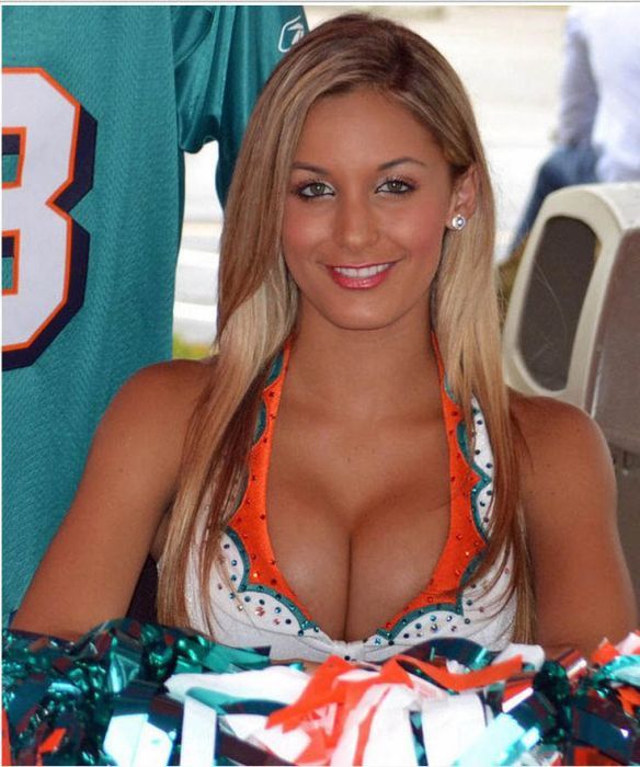 Грудастые фанатки американского футбола (93 фото)