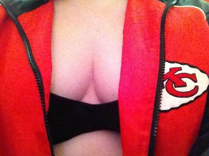 Грудастые фанатки американского футбола (93 фото)