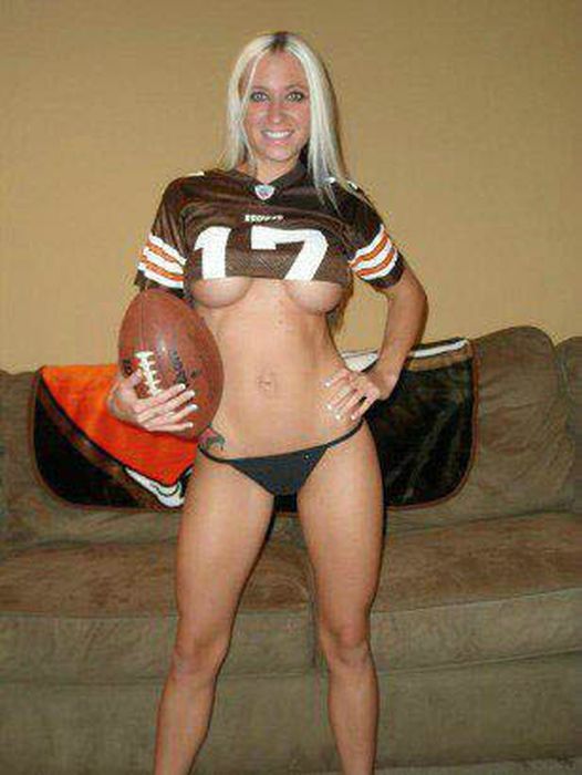 Грудастые фанатки американского футбола (93 фото)