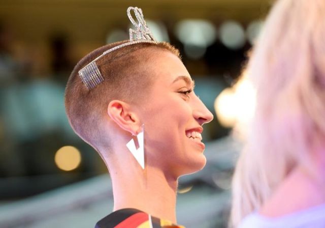 Пользователи сети осудили победительницу "Мисс Ганновер-2017" за ее стрижку