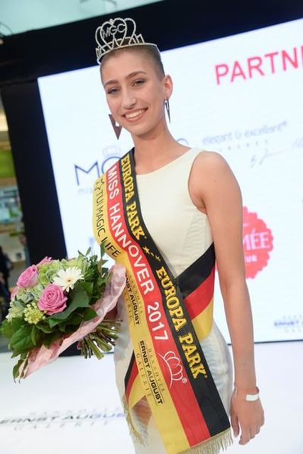 Пользователи сети осудили победительницу "Мисс Ганновер-2017" за ее стрижку