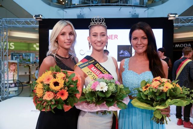 Пользователи сети осудили победительницу "Мисс Ганновер-2017" за ее стрижку