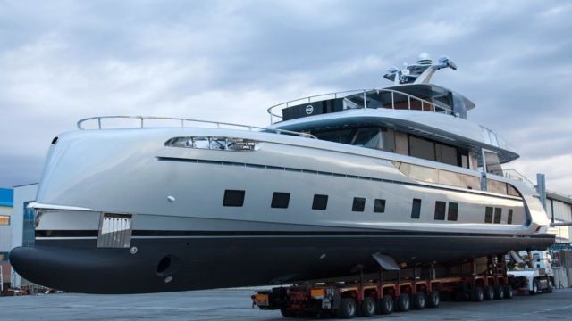 Роскошная яхта за 16 миллионов долларов от студии Porsche