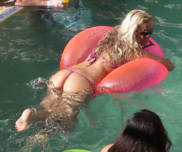 Девушки в бикини